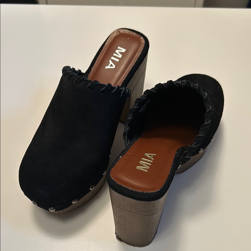 MIA Clogs - platform with studded detail / black suede.